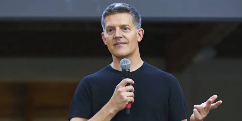 对话红杉美国管理合伙人 Roelof Botha：硅谷的中立时代结束了，AI 是新一代太空竞争