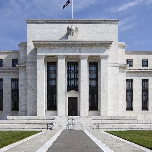 新主席,大宽松?市场对明年美联储的预期非常激进