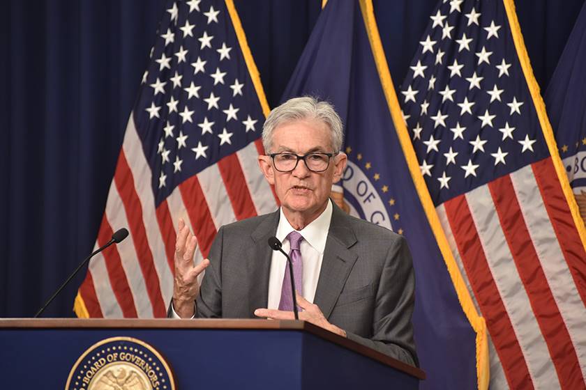 巴克莱：鲍威尔意在「打破必然降息预期」，且数据支持更多降息