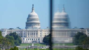 美国史上最长停摆迎终结曙光,参议院推进临时拨款法案