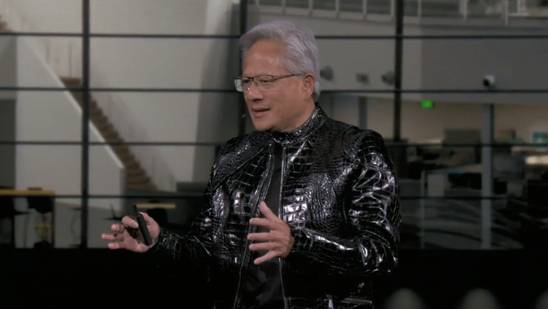 黄仁勋 CES2026 最新演讲：三个关键话题，一台“芯片怪兽”