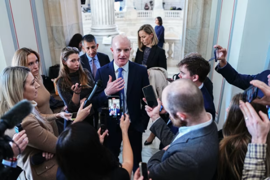 CEO Coinbase trở thành kẻ thù số một của Phố Wall