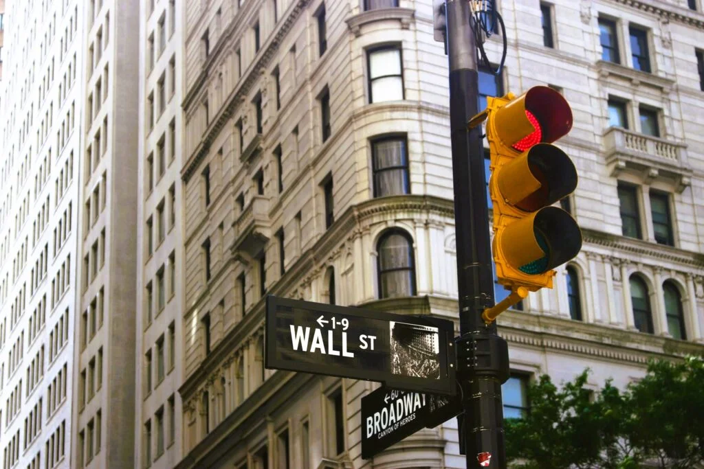 ウォールストリートで最も人気のあった取引が、全面的に退潮しています。