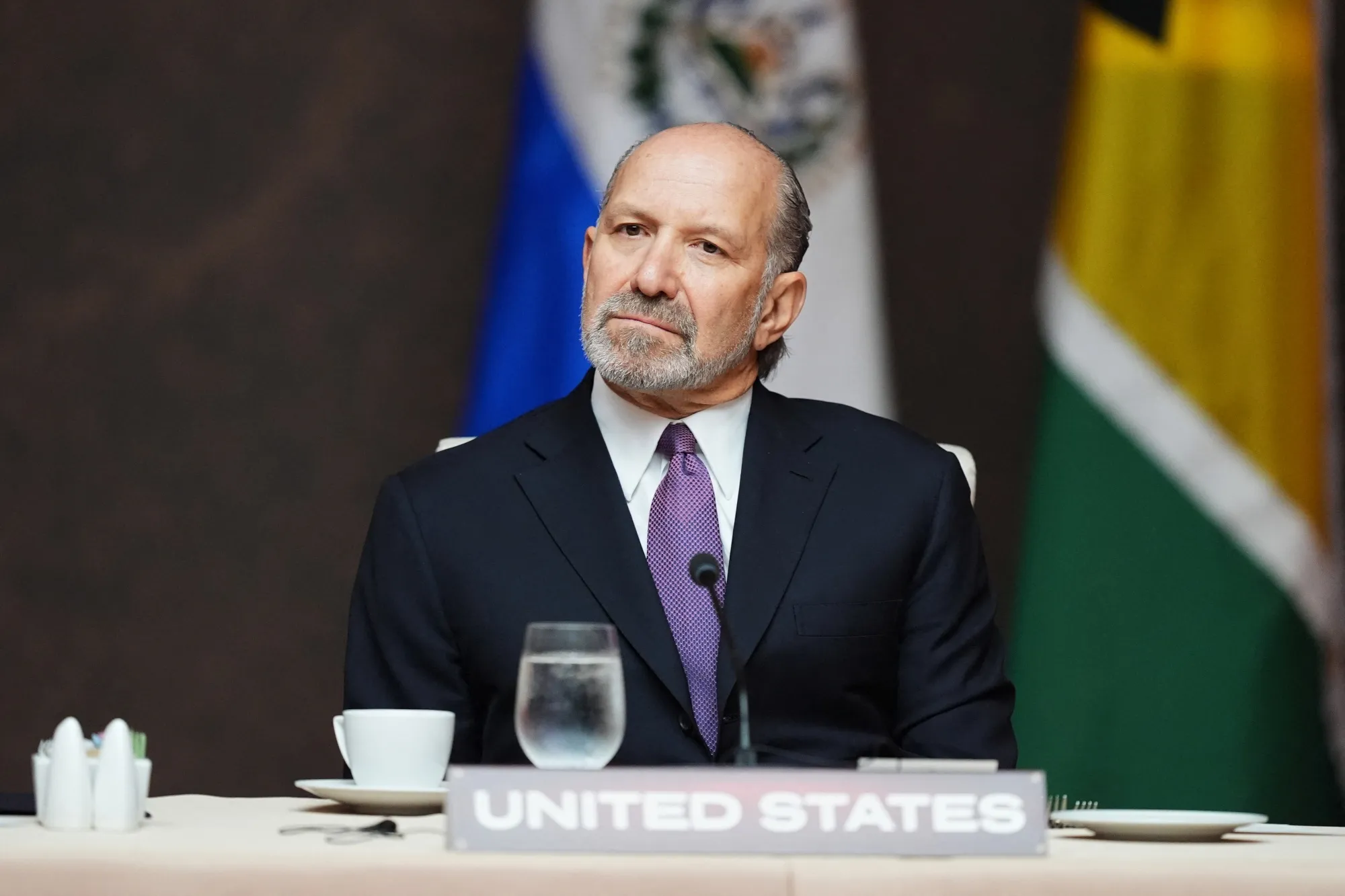 非公開のローンにより、米商務長官とテザー（Tether）の利益上のつながりが明らかに