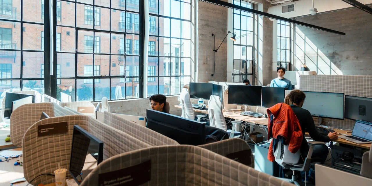 La plus grande opération interne de création de richesse menée par OpenAI à ce jour : 600 personnes ont collectivement réalisé des liquidités s’élevant à 6,6 milliards de dollars, dont 75 personnes ont obtenu le montant maximal de 30 millions de dollars.