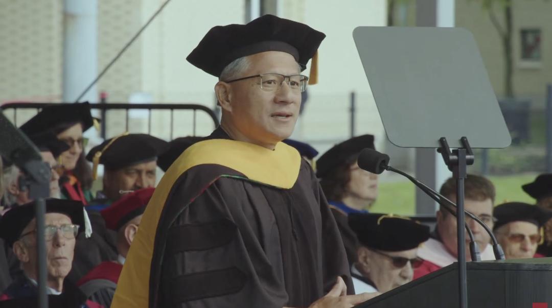 황런쉰, 졸업생들에게 호소: “AI가 당신을 대체하지는 않겠지만, AI를 잘 활용하는 사람은 대체할 것이다.”