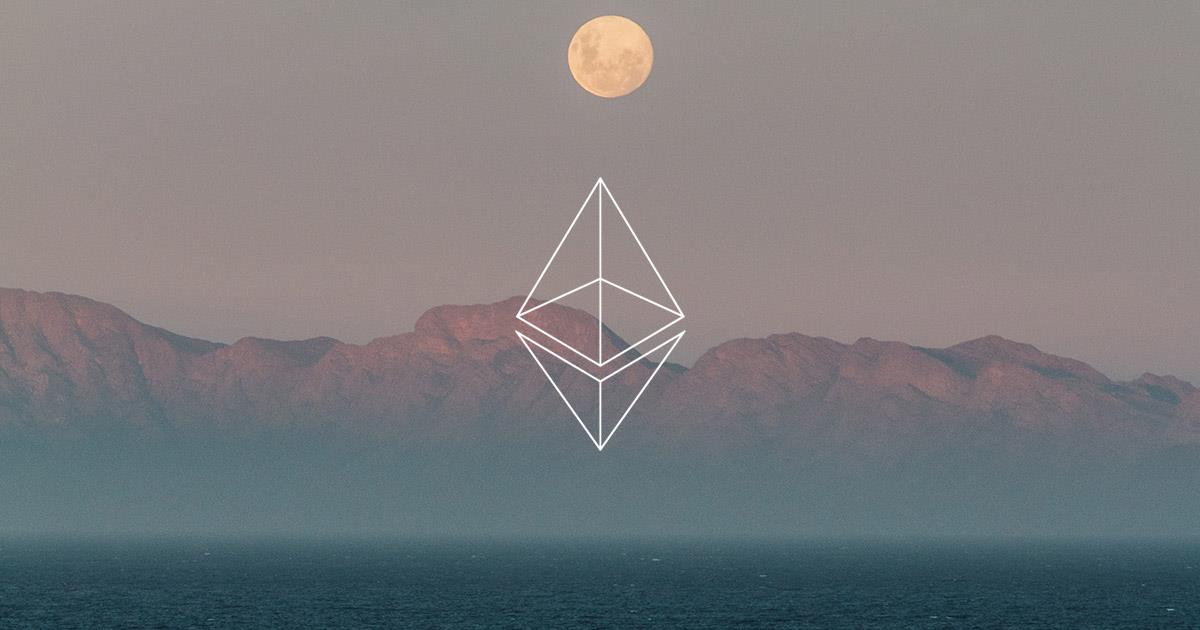 Plus il y a de couches 2 (L2) sur Ethereum, plus cela renforce l'intérêt pour les nouvelles blockchains publiques. Voici pourquoi :
L'explosion des solutions Layer 2 d'Ethereum (comme Optimism, Arbitrum, zkSync, etc.) vise à résoudre les problèmes de congestion et de frais élevés du réseau principal. Cependant, cette prolifération met aussi en lumière certaines limites structurelles d'Ethereum : malgré leur efficacité accrue, ces L2 dépendent toujours du consensus et de la sécurité de la chaîne de base, ce qui peut entraîner des goulots d'étranglement et des coûts de validation élevés (notamment lors des opérations de retrait ou de pont).
Cette situation crée une opportunité pour les nouvelles blockchains publiques — souvent conçues dès le départ pour être « apprêtes Layer 2 » ou dotées d'une architecture modulaire (comme Celestia, EigenLayer, ou Berachain). Ces blockchains offrent :
1. **Meilleure modularité** : elles séparent clairement les fonctions de traitement des données, de consensus et de disponibilité, permettant une scalabilité plus fine.
2. **Coûts réduits** : grâce à des mécanismes optimisés (comme le data availability sampling ou des preuves de validité plus efficaces), elles peuvent proposer des frais bien inférieurs.
3. **Innovation accélérée** : libres de la dette technique d’Ethereum, elles expérimentent avec de nouveaux modèles économiques, mécanismes de gouvernance ou langages de programmation (ex : MoveVM).
4. **Interopérabilité native** : nombre d’entre elles sont construites pour faciliter les communications inter-chaînes, allégeant ainsi les dépendances aux ponts centralisés ou vulnérables.
En somme, la complexité croissante du paysage L2 d’Ethereum sert de catalyseur : elle montre qu’il existe un besoin fort de solutions alternatives plus agiles, performantes et spécialisées. C’est pourquoi l’essor des L2 ne marginalise pas les nouvelles blockchains — il les rend au contraire plus pertinentes et attractives.