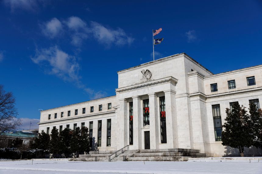 Fed meeting minutes suggest end of current rate hike cycle, but timing of rate cuts remains unclear