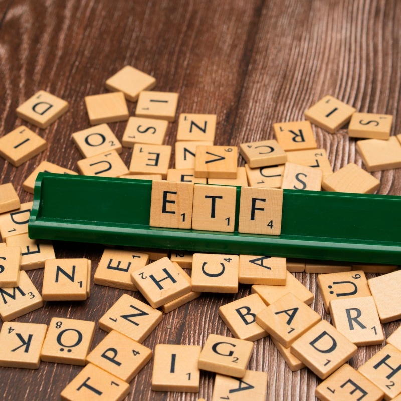 便宜就是赚?比特币现货 ETF 费率大战的背后...