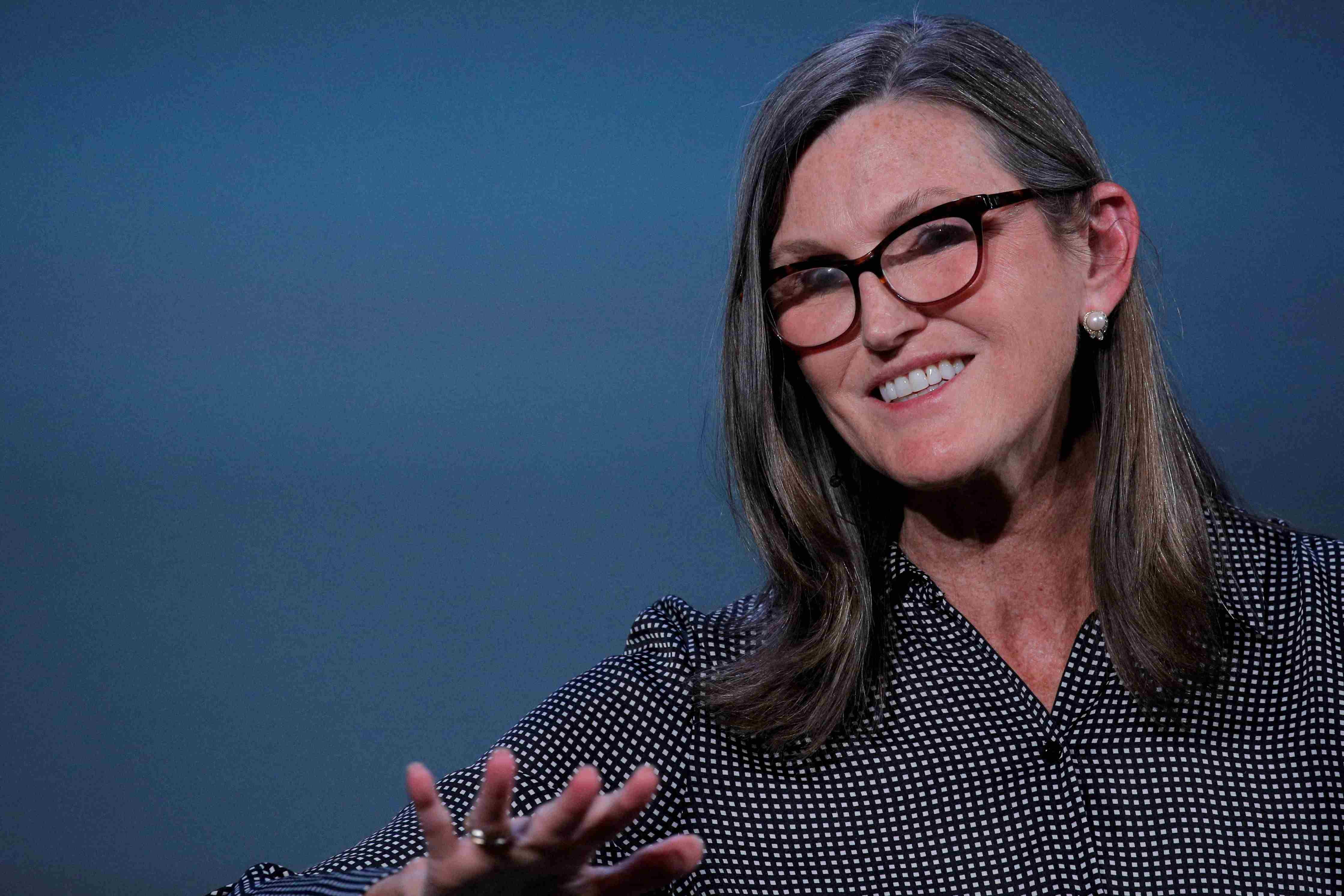 "Cathie Wood" Explains: ARK's Company Valuation Methodology, Using Tesla as an Example