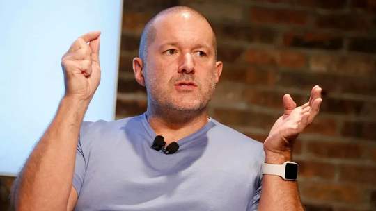 Un ancien designer d'Apple confirme une collaboration avec OpenAI pour développer un matériel d'intelligence artificielle, prévoyant de lever 1 milliard de dollars d'ici la fin de l'année