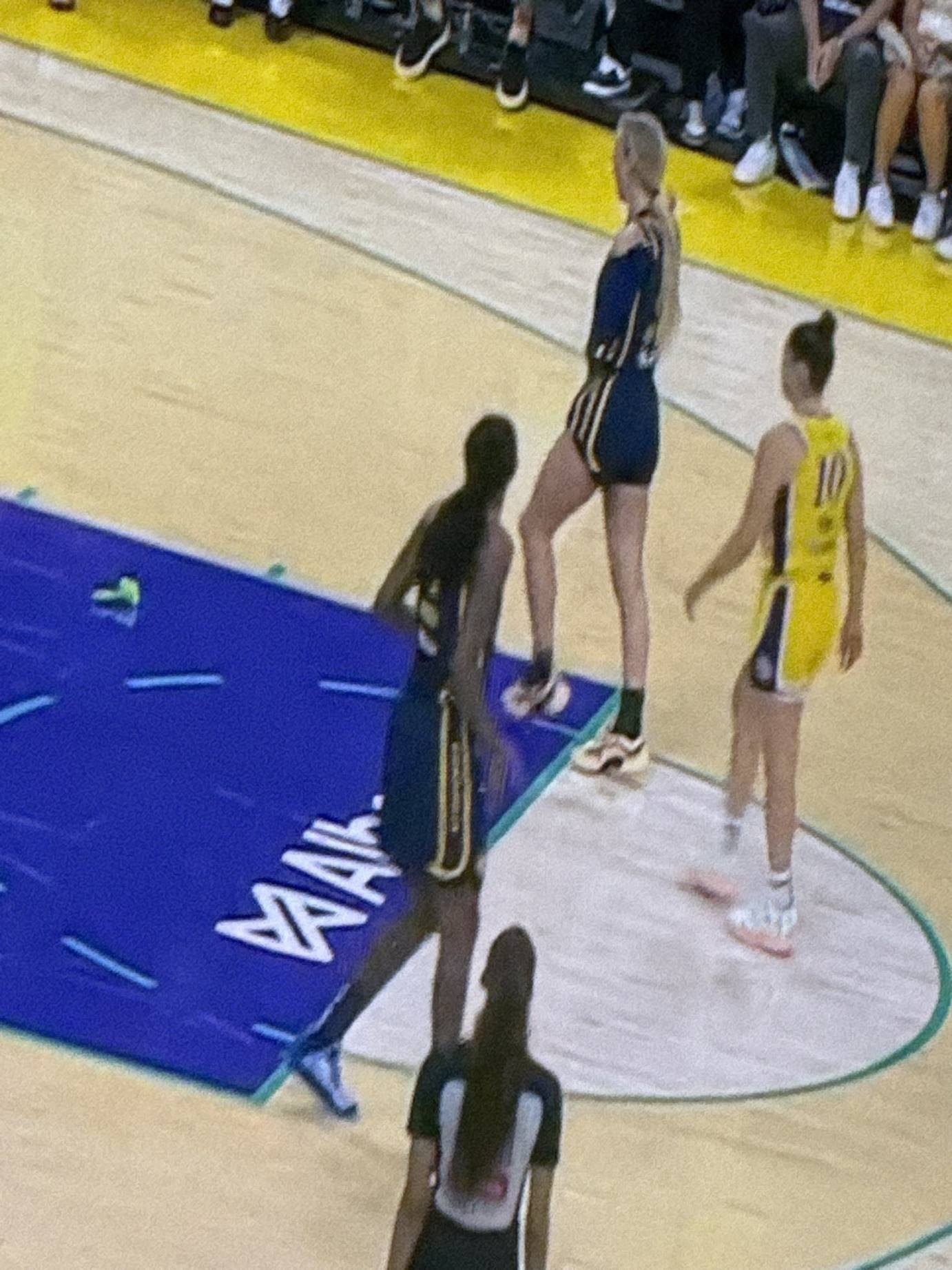 神秘玩具导致 WNBA 比赛 3 次中断，背后竟是 Meme 荒诞阴谋？