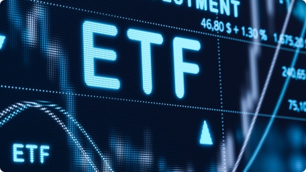 加密 ETF 最新「战况」:12 家机构豪掷 158 亿美元,贝莱德吸金超九成,多家 ETF 掉队