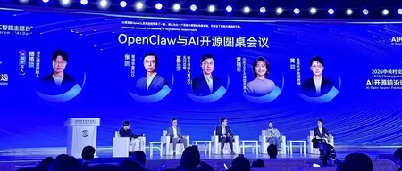 智谱、月之暗面、小米同台圆桌会议：大模型真正开始“干活”，算力仍是最大瓶颈