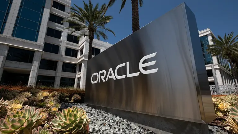 裁掉 3 万人后,Oracle 请来了一个管电厂的 CFO